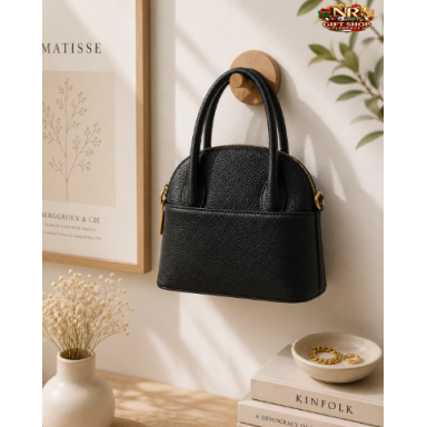 Eleganza e praticità: scopri la Borsa a Mano in Pelle Nera da 60€!