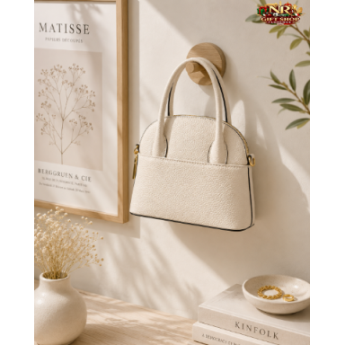 Elegante Borsa in Pelle Crema: Stile e Funzionalità a Solo 60€!