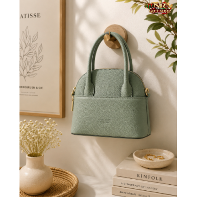 Eleganza e praticità: Borsa a Mano in Vera Pelle Verde Salvia a 70€