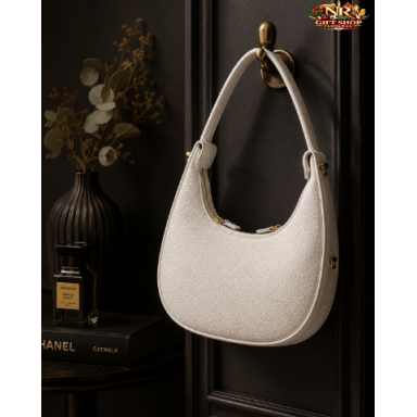 Borsa a spalla bianca elegante: stile e funzionalità a soli 55€! Borsa a spalla bianca elegante: stile e funzionalità a soli 55€!